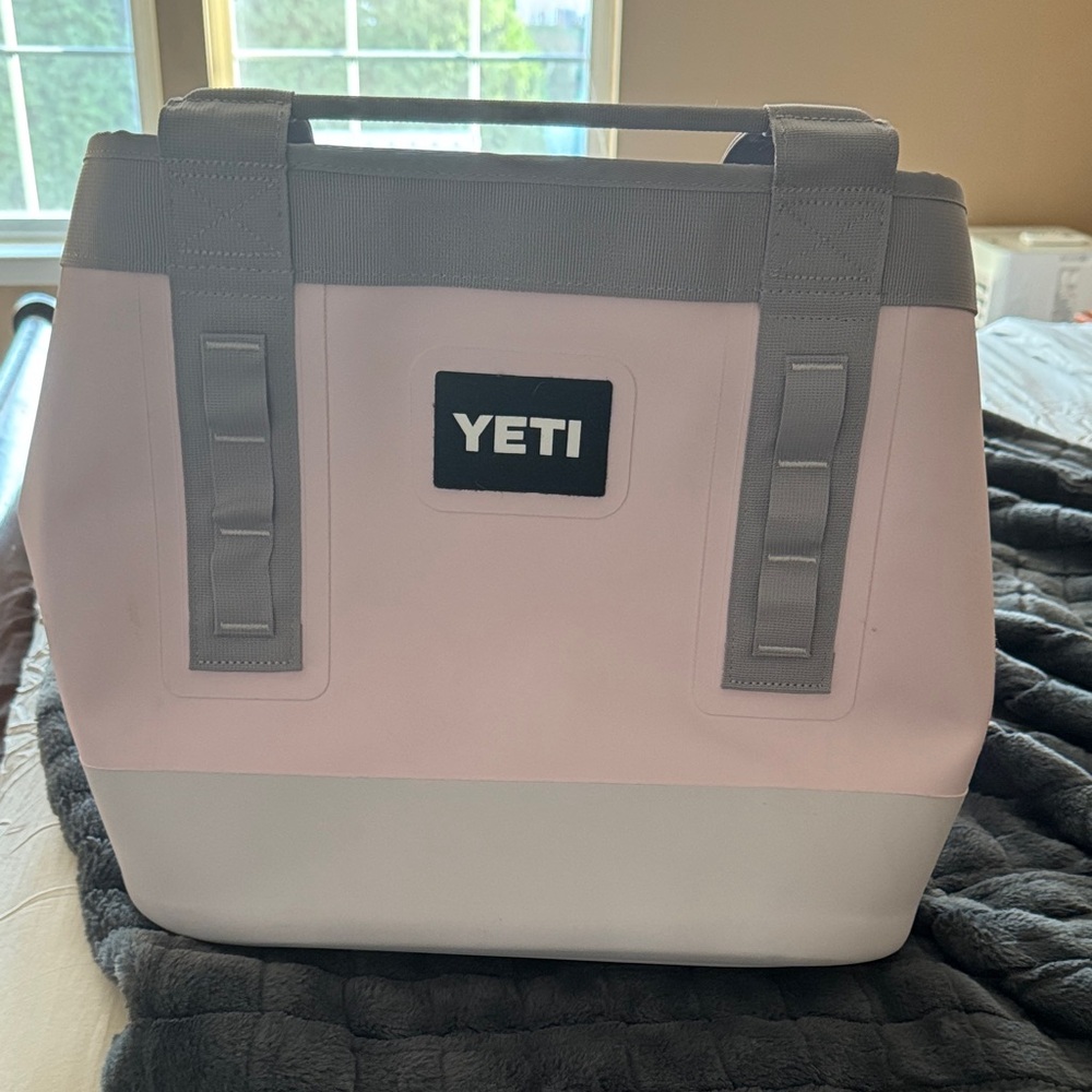 YETI Camino 20 cherry blossom